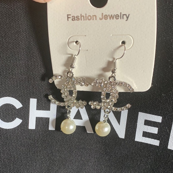 Fashion CC silver and rhinestone earrings - Picture 1 of 4